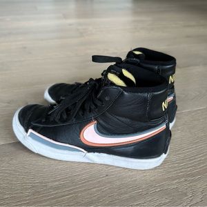 Women’s 6.5 Nike blazers